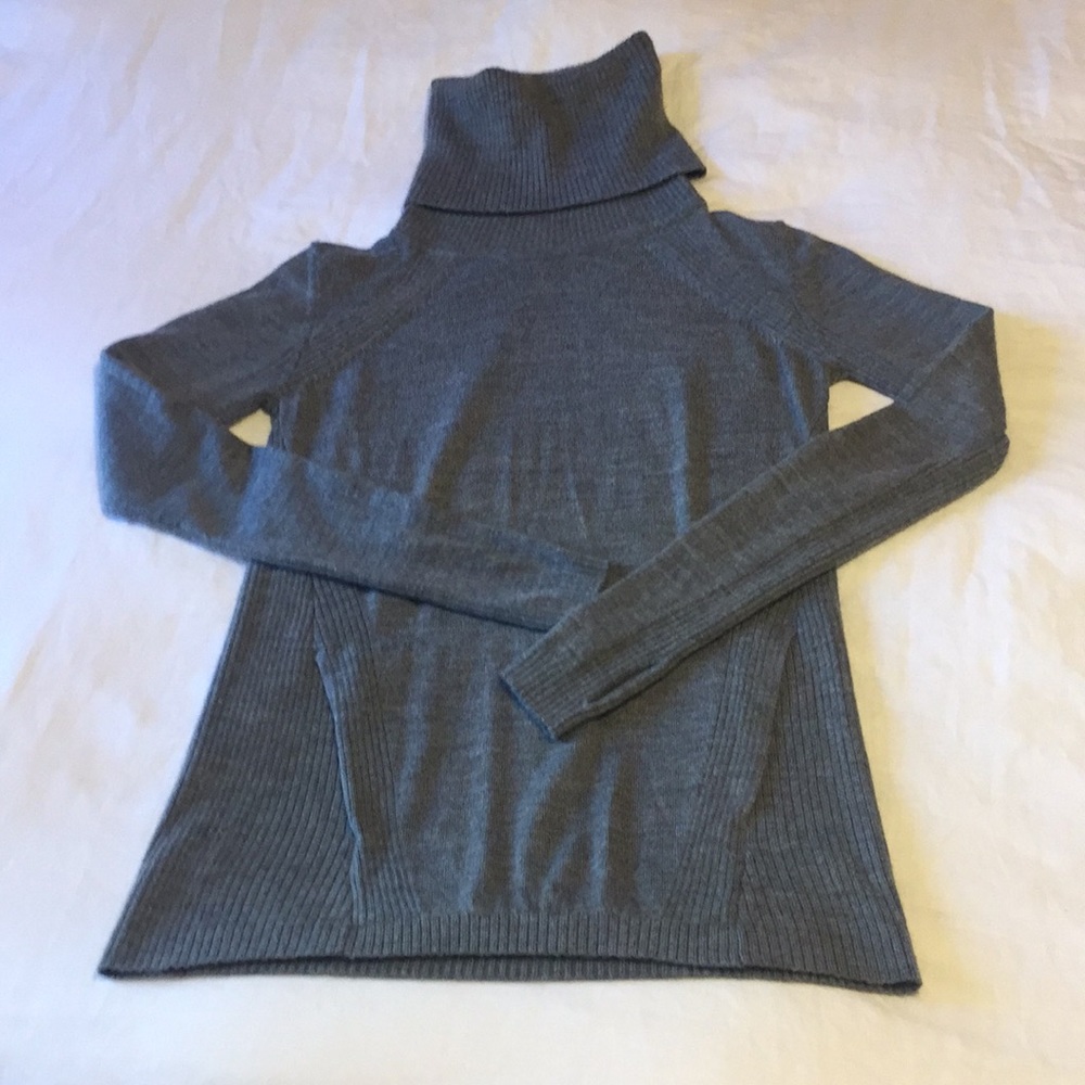 Lululemon Merino wool gorgeous sweater!!